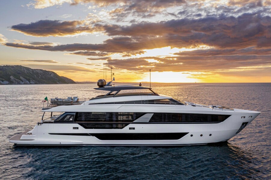 A FERRETTI AFV030401280062 関税送料込 FERRETTI Yachts for Sale and Charter | Allied Yachting