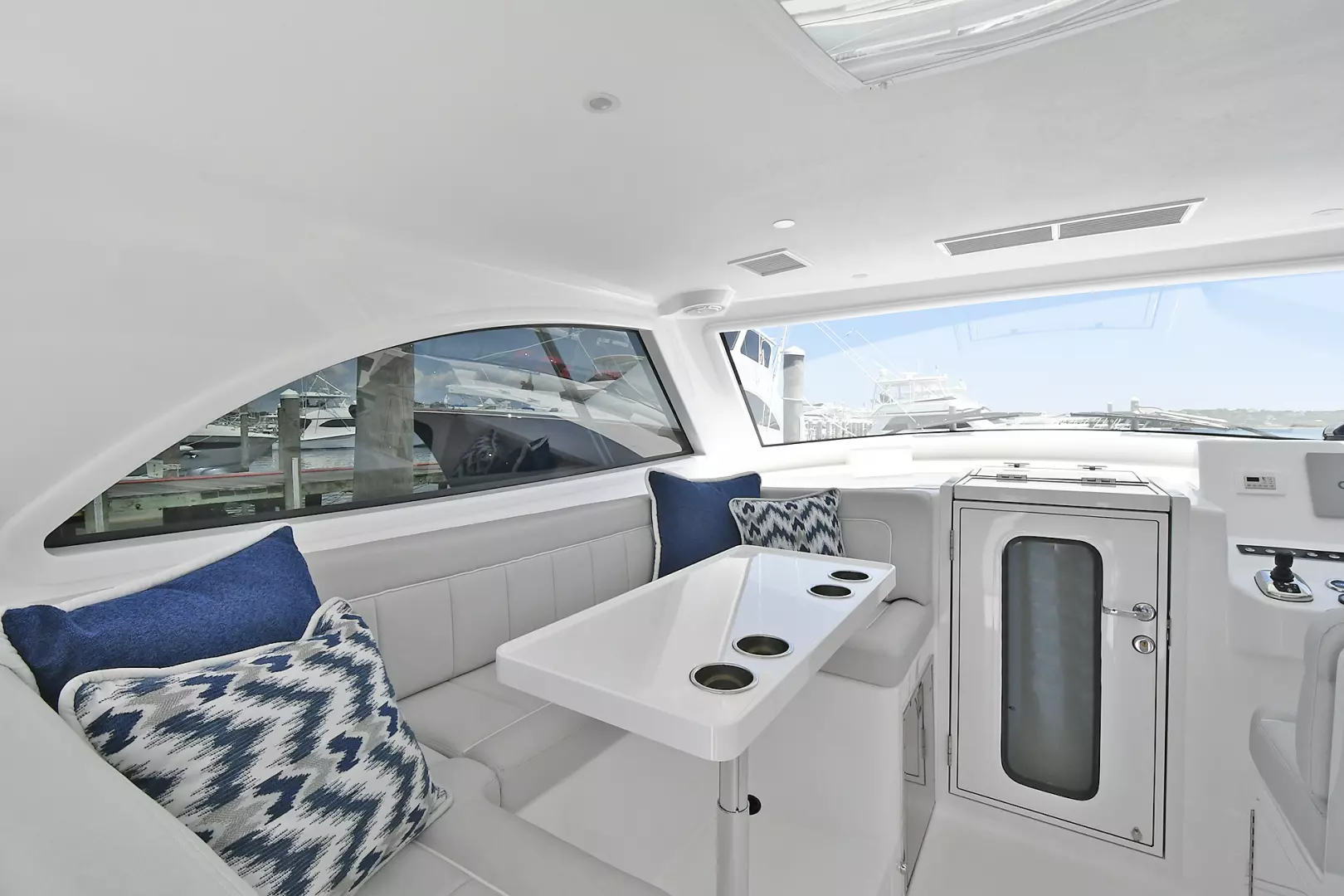 Viking 38 Billfish-2021-NEW BUILD Staten Island-New York-United StatesLounge with Table 1195013