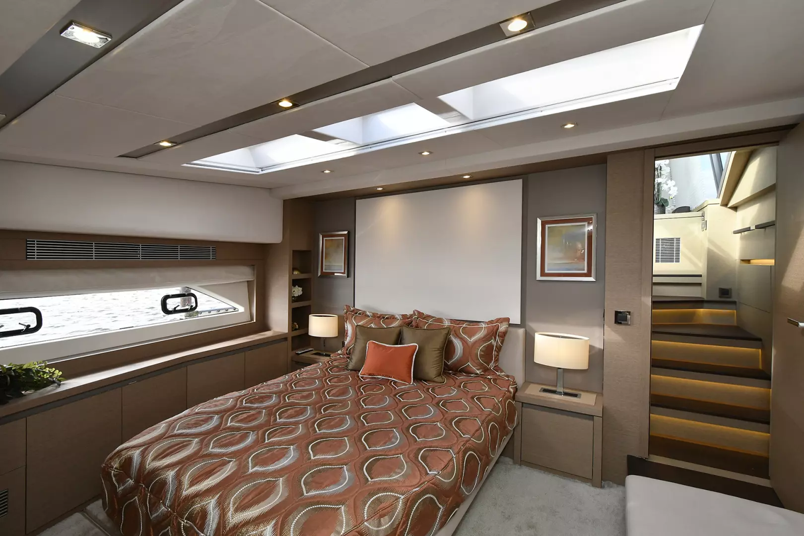 Prestige 680 Flybridge-2023-ON ORDER Staten Island-New York-United StatesFull Beam Master Suite 1083834
