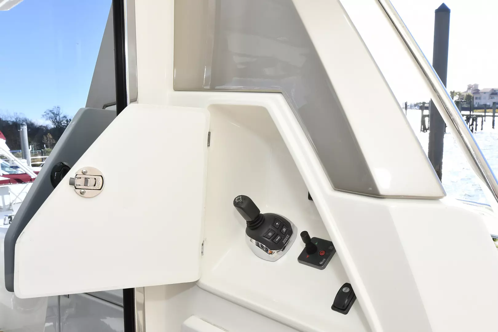 Prestige 680 Flybridge-2023-ON ORDER Staten Island-New York-United StatesCockpit Docking Station  1083778