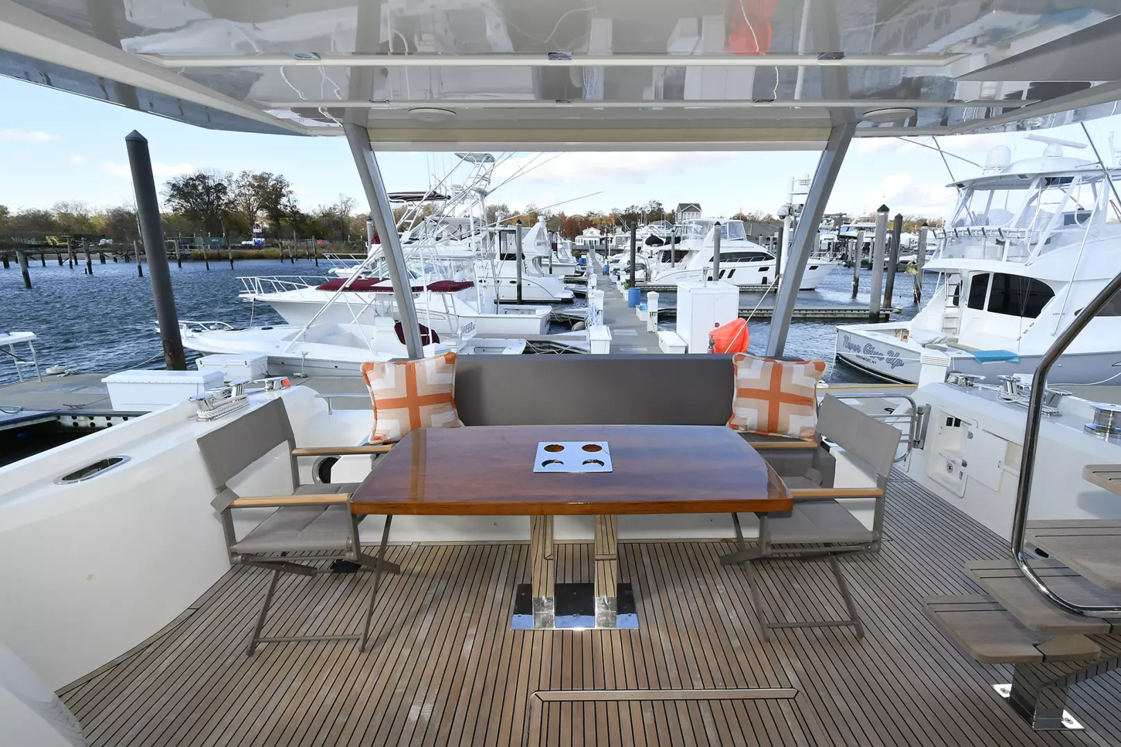 Prestige 680 Flybridge-2023-ON ORDER Staten Island-New York-United StatesCockpit Seating with Table 1083780