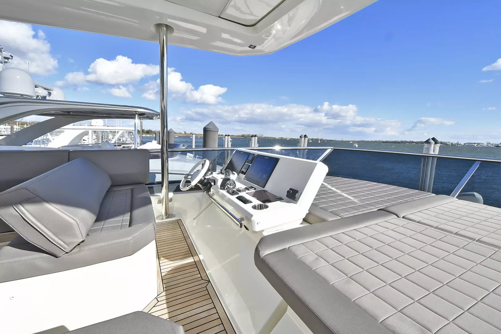 Prestige 680 Flybridge-2023-ON ORDER Staten Island-New York-United StatesHelm Station  1083784