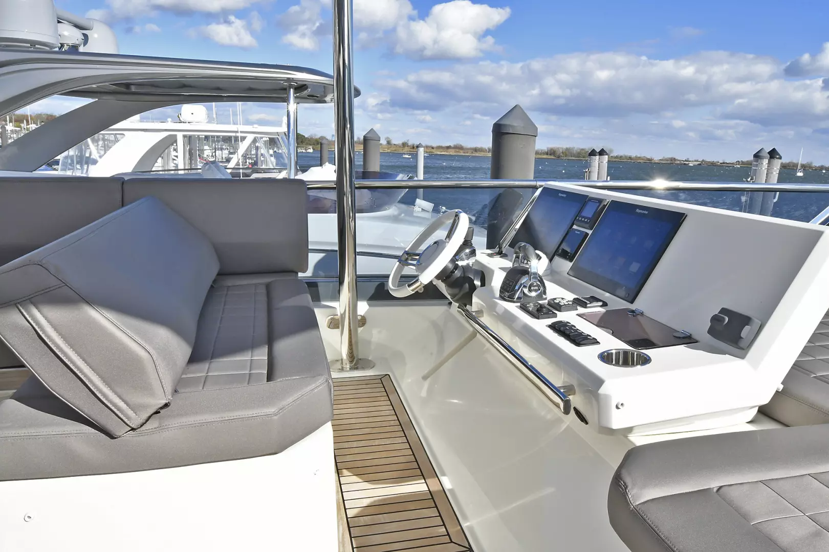 Prestige 680 Flybridge-2023-ON ORDER Staten Island-New York-United StatesHelm Station  1083785