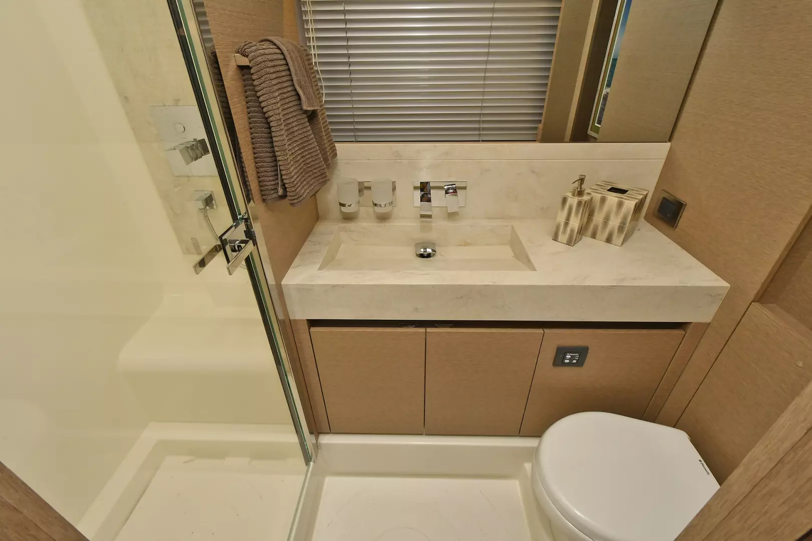 Prestige 680 Flybridge-2023-ON ORDER Staten Island-New York-United StatesVIP Head 1083828