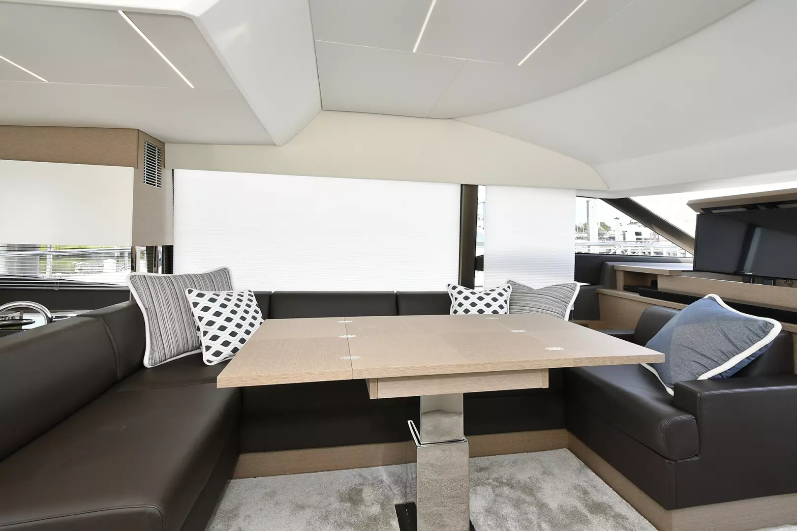 Prestige 520 Flybridge-2025-ON ORDER Staten Island-New York-United StatesSalon Seating with Convertible Table 1072976