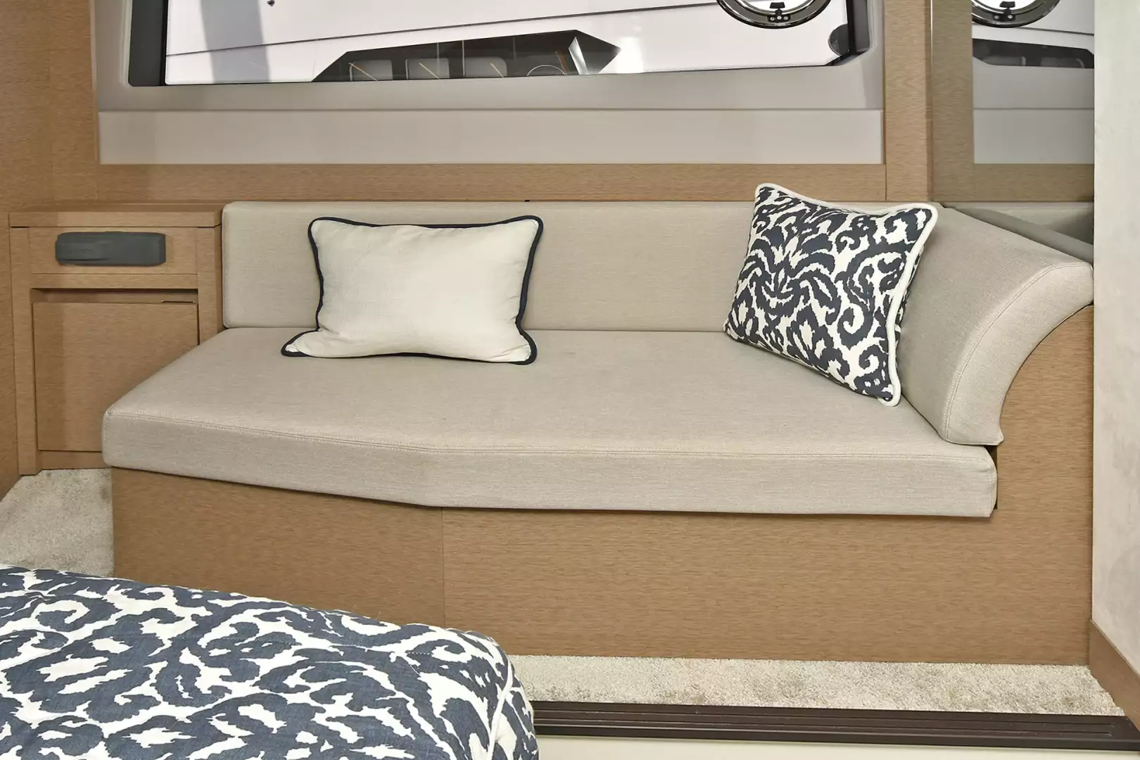 Prestige 520 Flybridge-2025-ON ORDER Staten Island-New York-United StatesMaster Settee 1072989