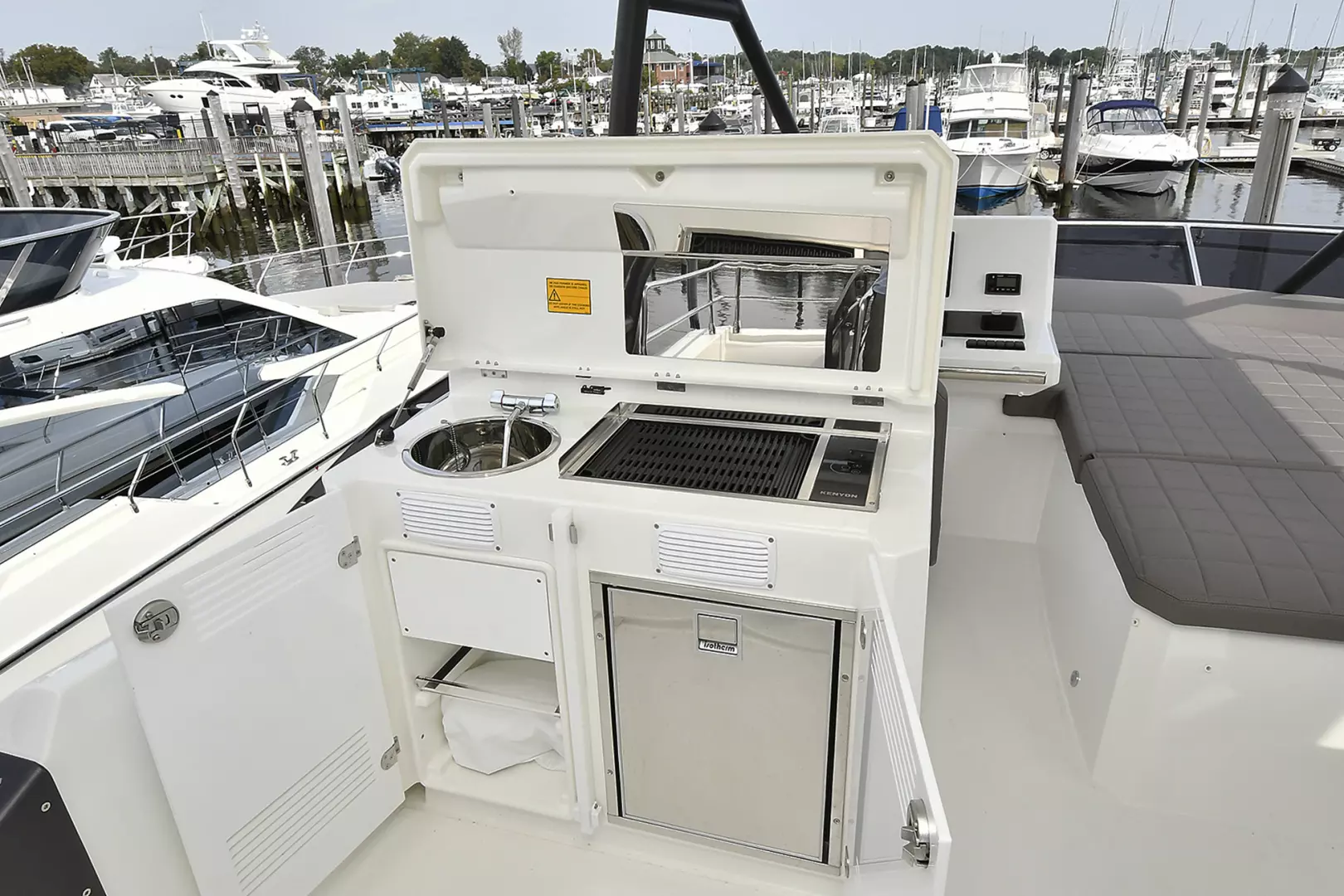 Prestige 520 Flybridge-2025-ON ORDER Staten Island-New York-United StatesFlybridge Grill/ Wet Bar / Refrigerator 1072967