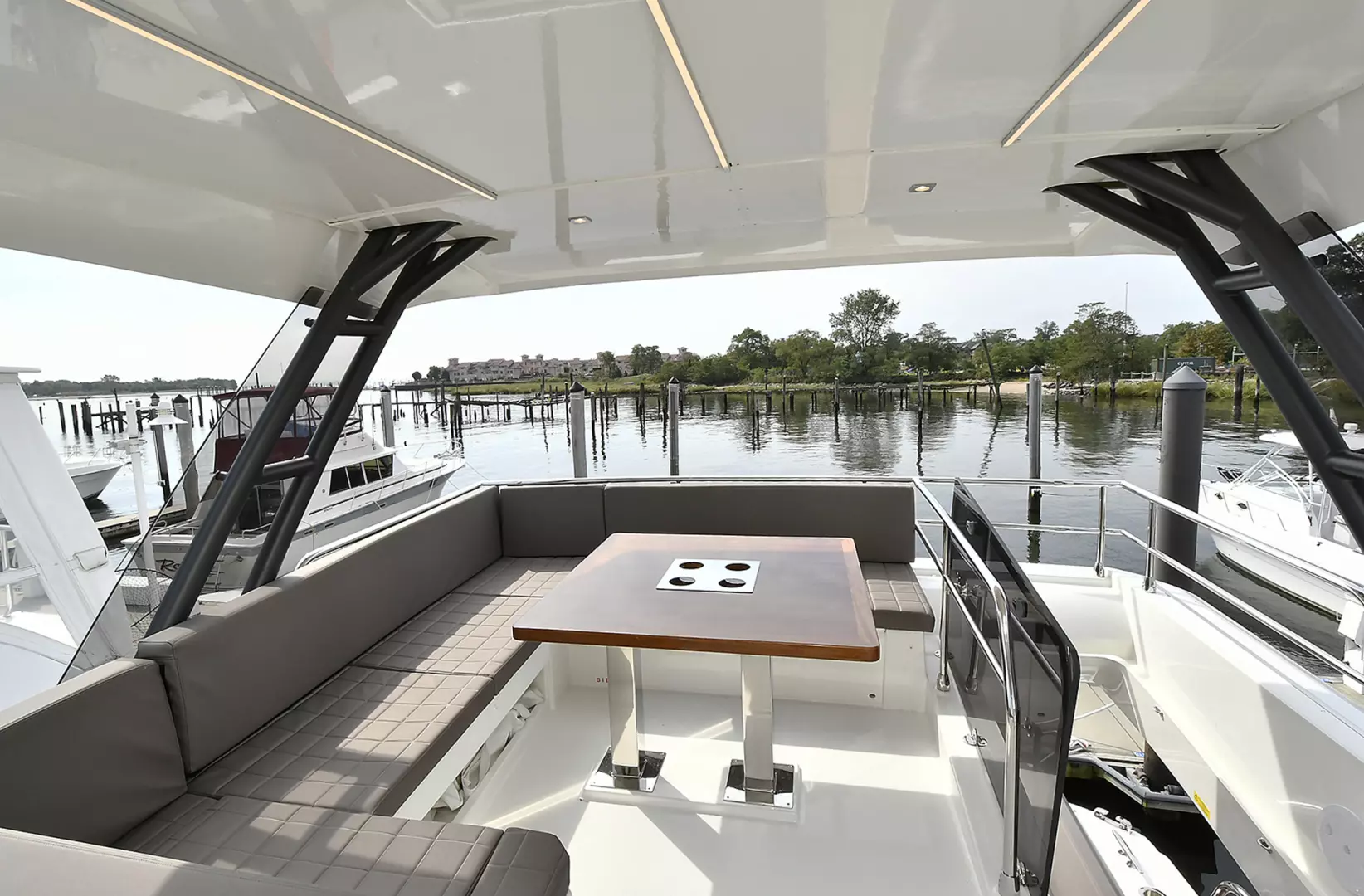 Prestige 520 Flybridge-2025-ON ORDER Staten Island-New York-United StatesFlybridge Seating with Table 1072965