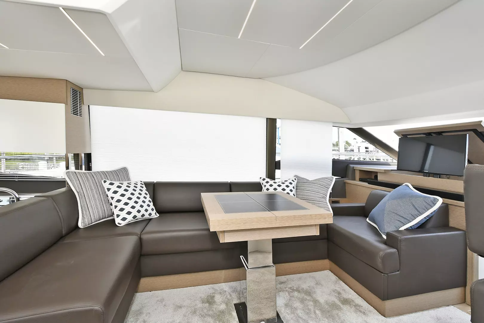 Prestige 520 Flybridge-2025-ON ORDER Staten Island-New York-United StatesSalon Seating With Table  1072977