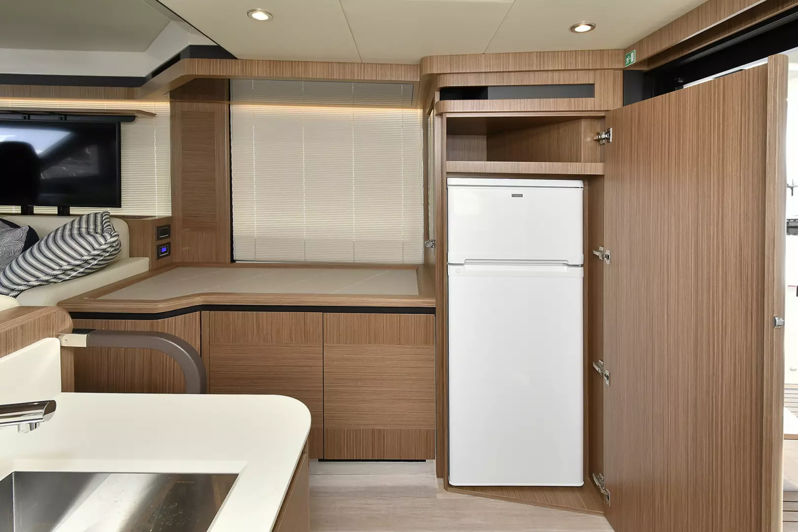 Absolute 50 Fly-2024-ON ORDER Staten Island-New York-United StatesSalon/ Galley 1073065