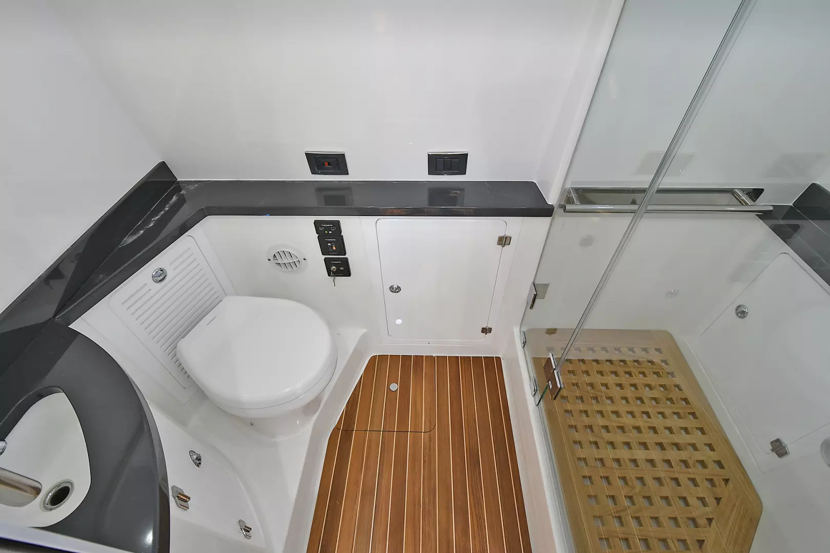 HCB 53 Sueños-2019-ON ORDER Staten Island-New York-United StatesHead wit Stall Shower 1194775