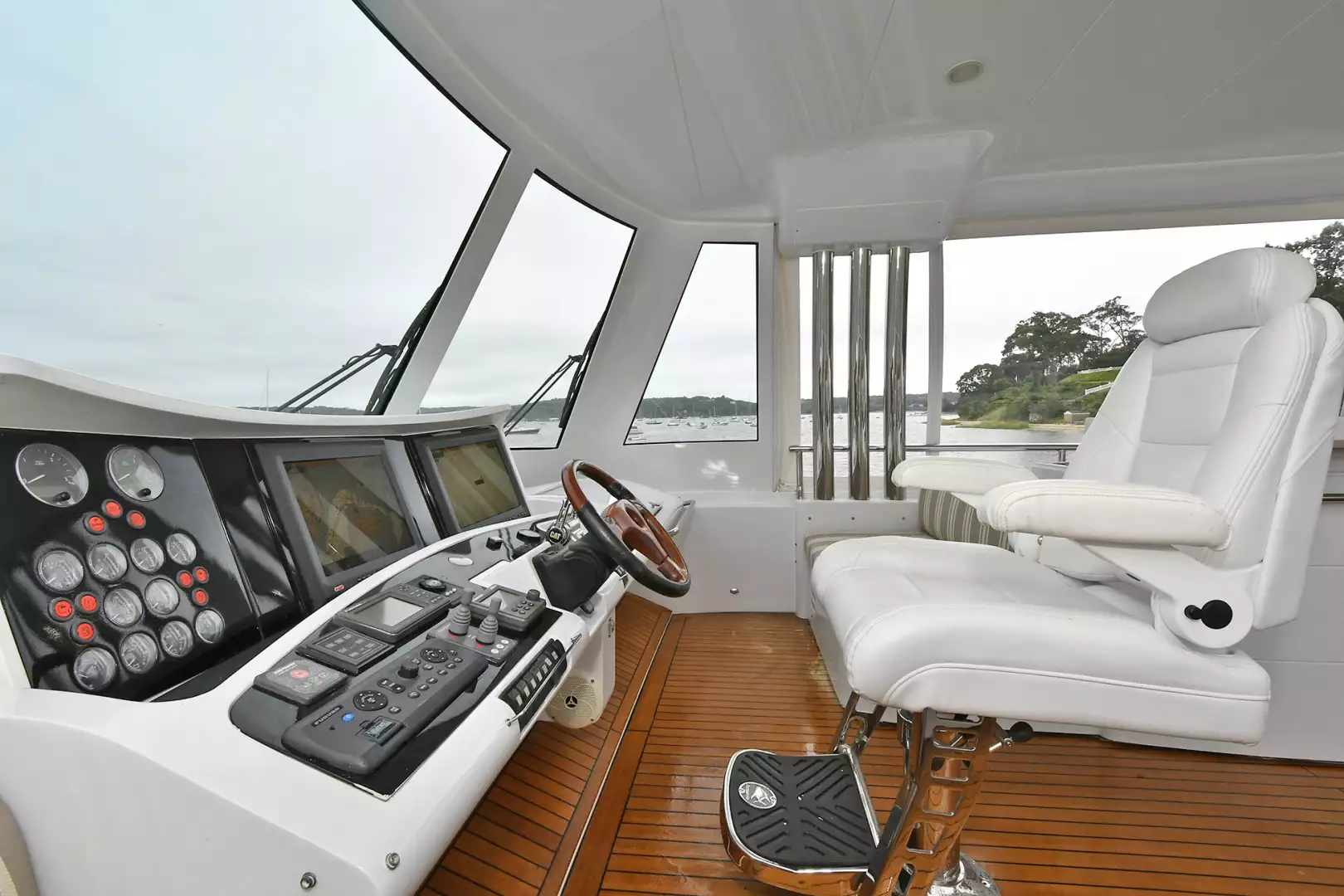 Princess 84 Flybridge-2006-Impromptu II Center Island-New York-United StatesHelm Station  1068761