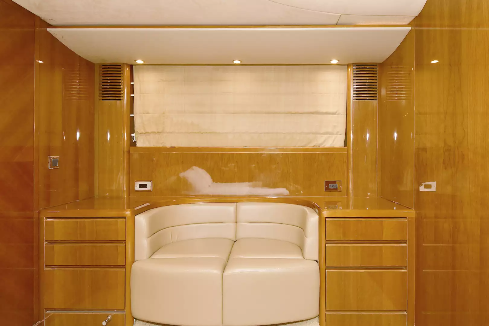 Princess 84 Flybridge-2006-Impromptu II Center Island-New York-United StatesVIP Settee 1068786