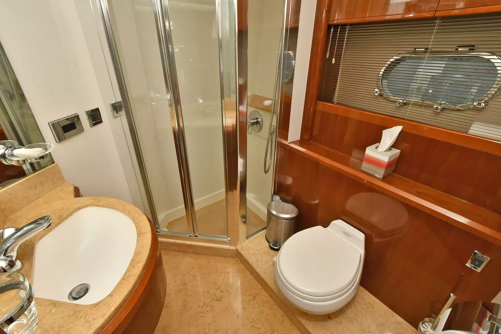 Princess 84 Flybridge-2006-Impromptu II Center Island-New York-United StatesVIP Head 1068789