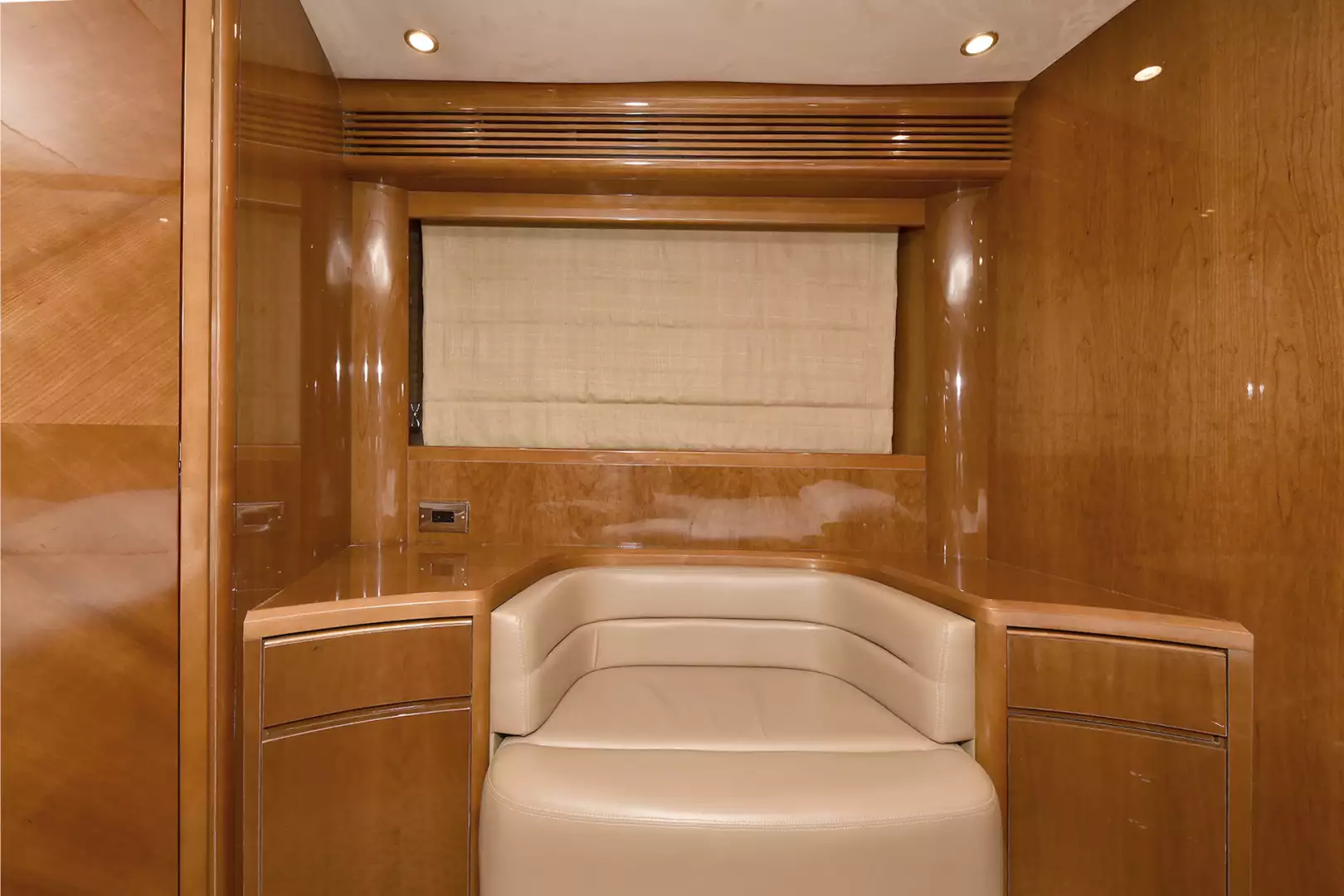 Princess 84 Flybridge-2006-Impromptu II Center Island-New York-United StatesMaster Settee 1068805
