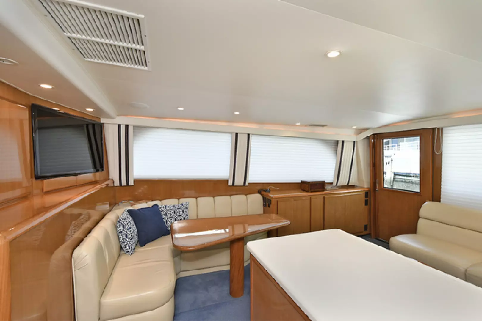 Viking 50 Convertible-2001-Reel Savage Freeport-New York-United StatesSalon/Dinette 1409145