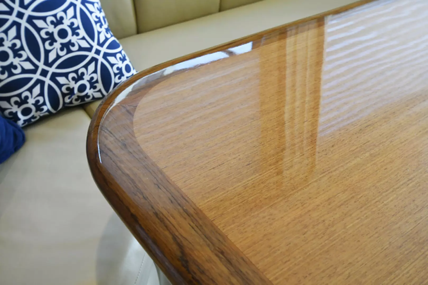 Viking 50 Convertible-2001-Reel Savage Freeport-New York-United StatesDinette 1409157