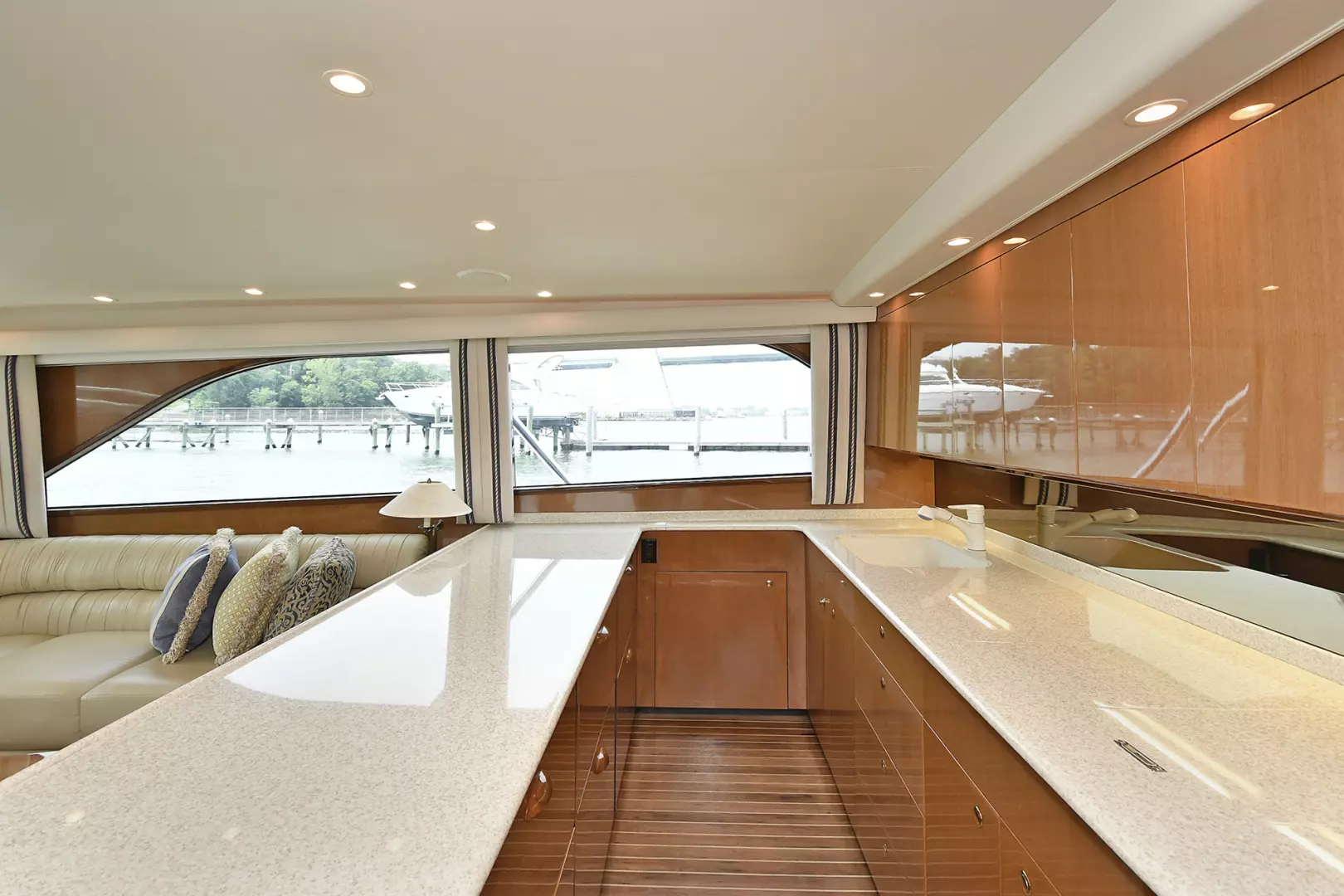 Viking 56 Convertible with Mezzanine-2004-Katherin Whitestone-New York-United StatesDinette 1221487