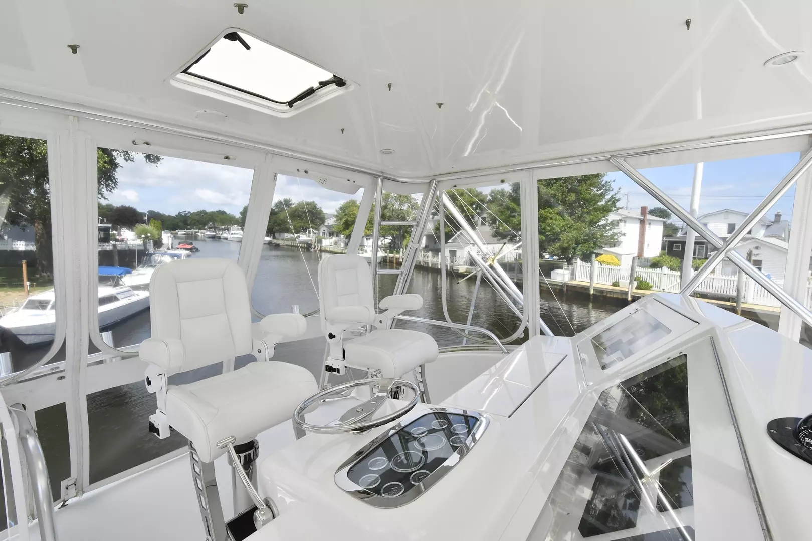 Viking 48 Convertible-2003-Renate Babylon-New York-United StatesHelm Station  1224383