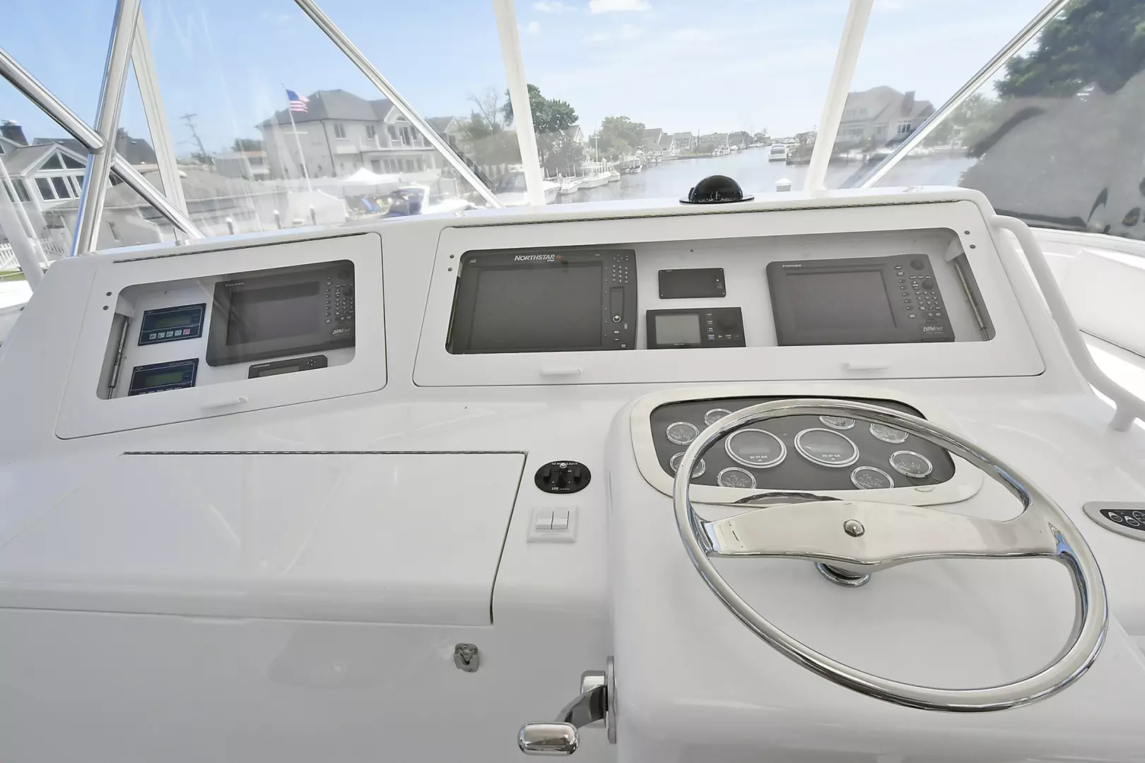 Viking 48 Convertible-2003-Renate Babylon-New York-United StatesHelm Station  1224380