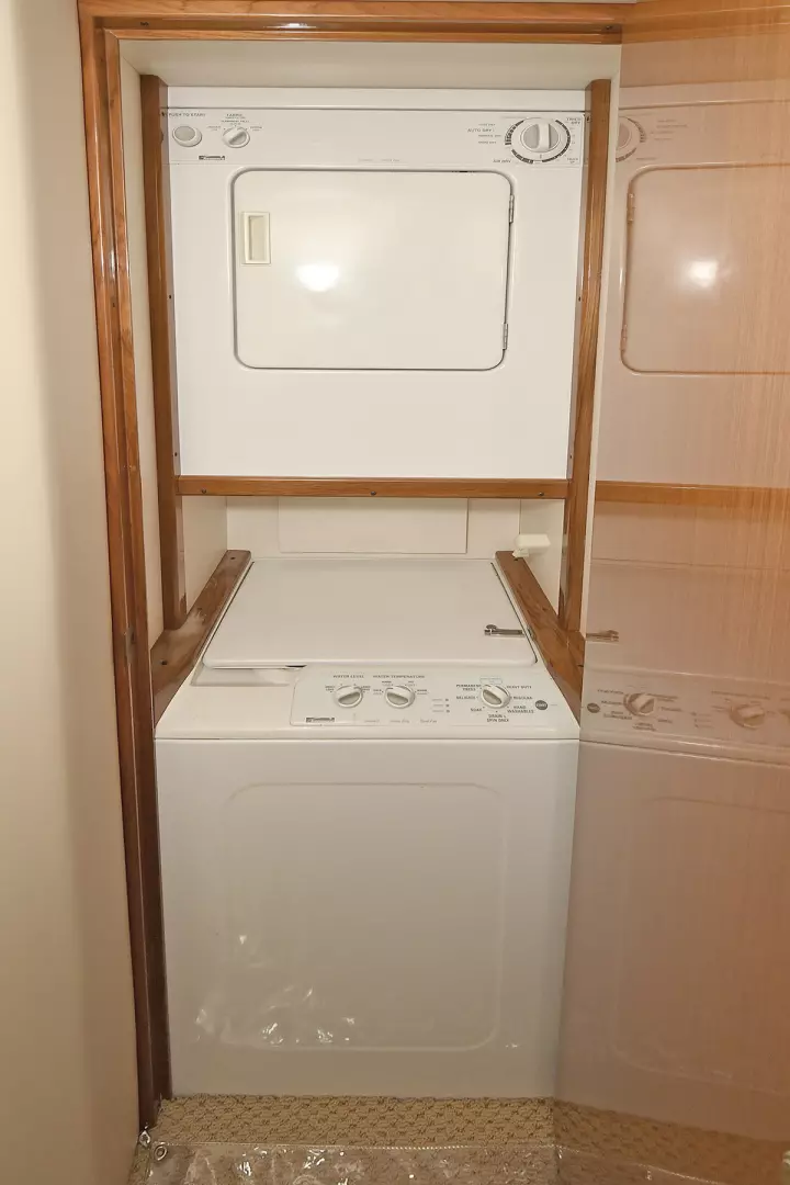 Viking 48 Convertible-2003-Renate Babylon-New York-United StatesWasher/Dryer  1224403