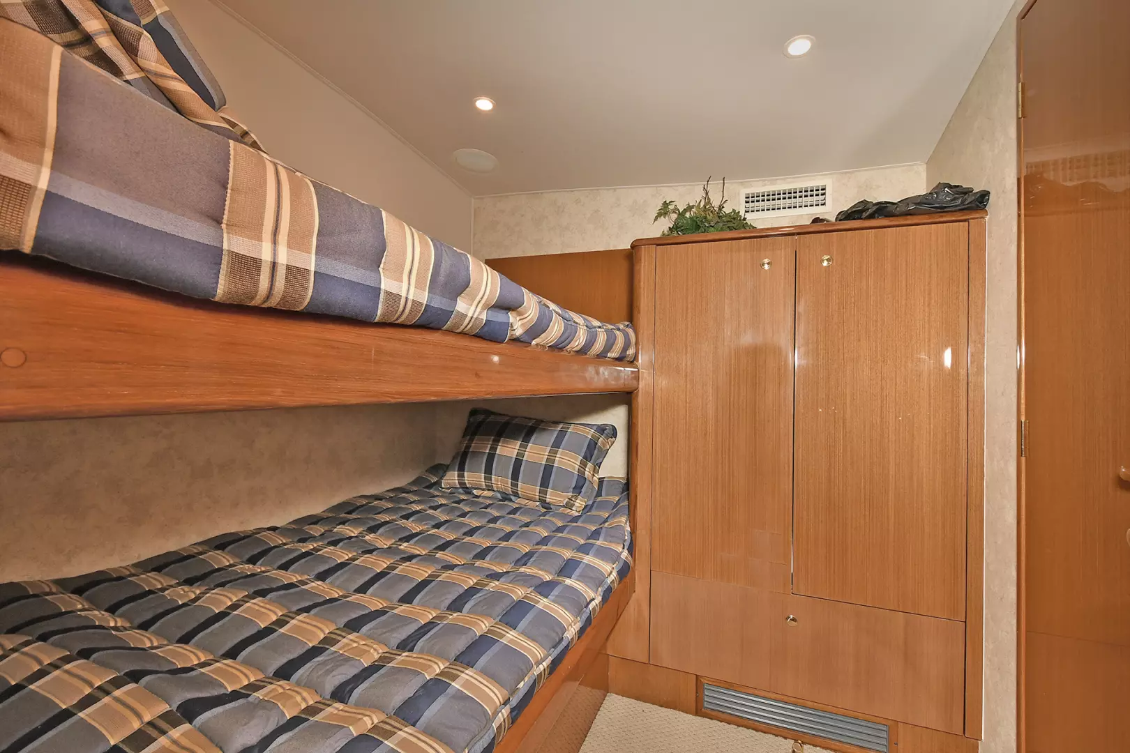 Viking 48 Convertible-2003-Renate Babylon-New York-United StatesVIP Stateroom  1224401