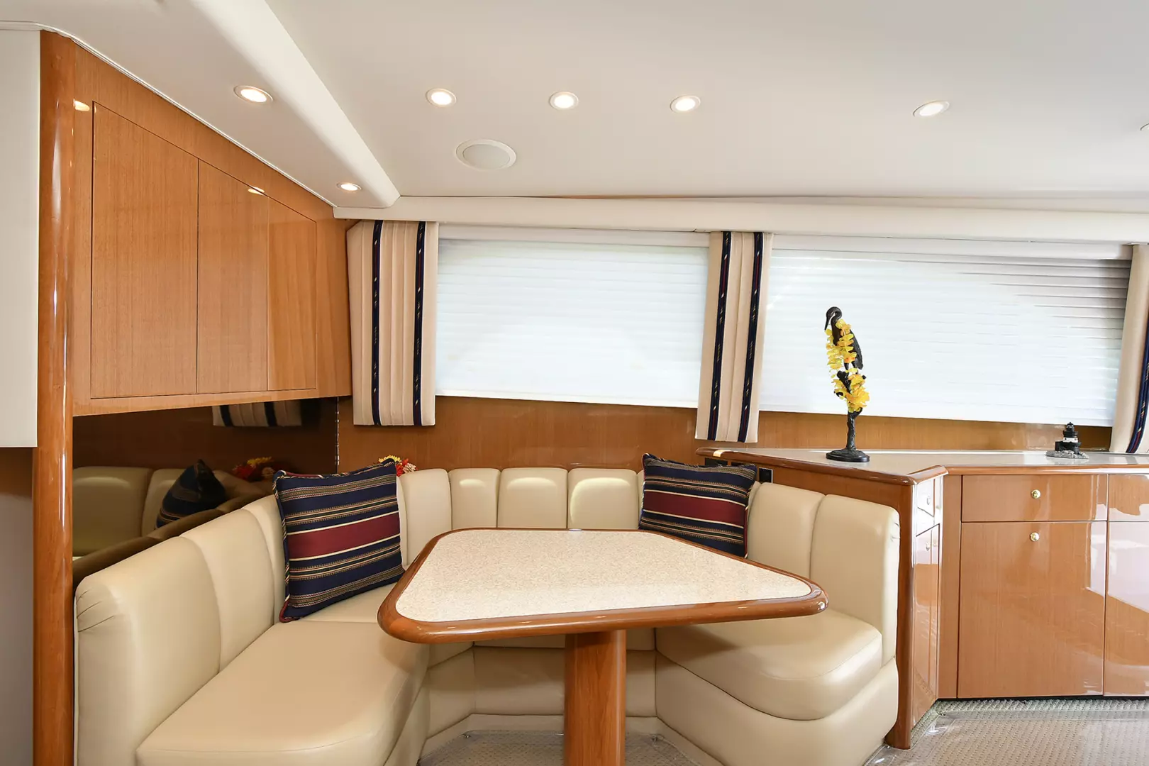 Viking 48 Convertible-2003-Renate Babylon-New York-United StatesDinette 1224394