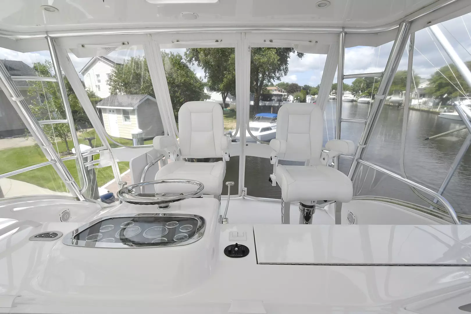 Viking 48 Convertible-2003-Renate Babylon-New York-United StatesHelm Seating 1224385