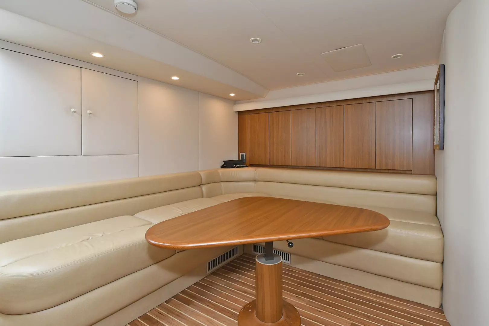 Viking 52 Open-2009-Oh Sonny Boy Freeport-New York-United StatesSalon and Flatscreen TV 1225986