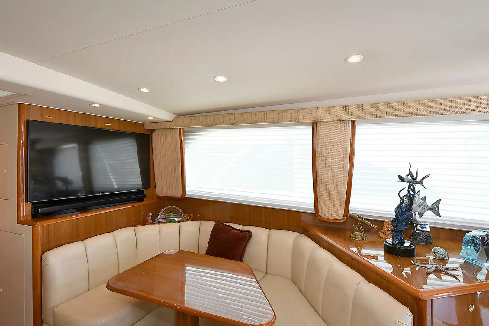 Viking 56 Convertible-2006-On The Ball Montauk-New York-United StatesDinette 1240890