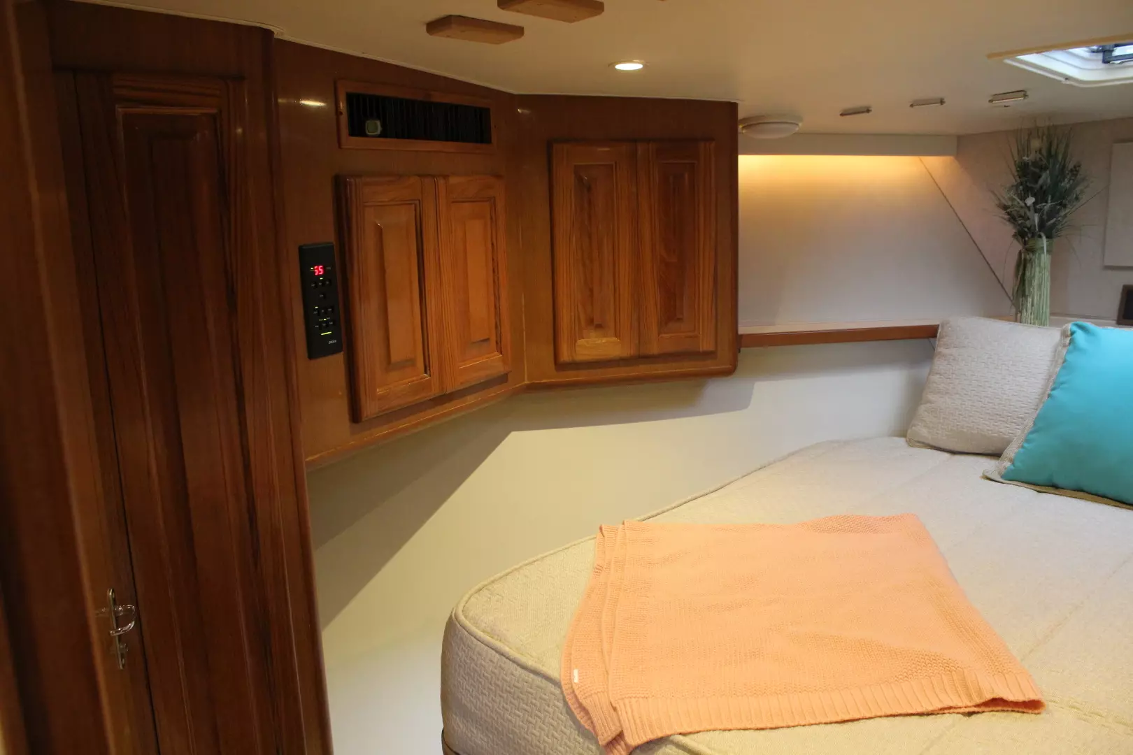 Viking 43 Convertible-1998-Valhalla Patchogue-New York-United StatesMaster Stateroom  1269900