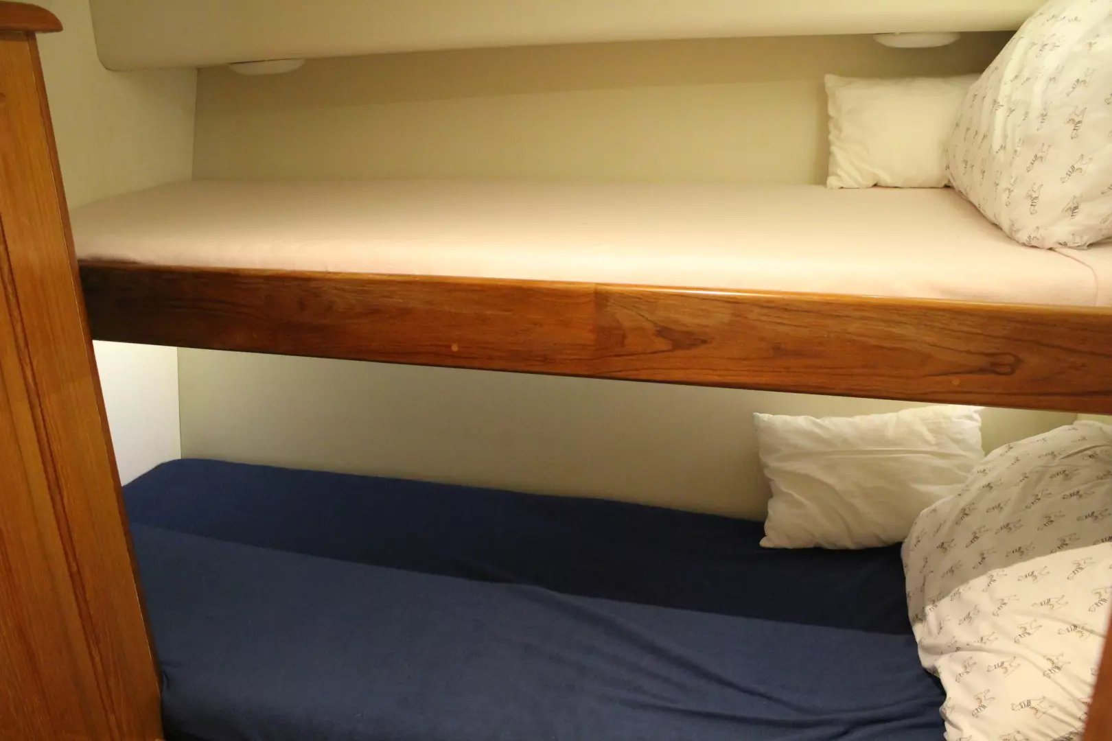 Viking 43 Convertible-1998-Valhalla Patchogue-New York-United StatesGuest Stateroom  1269921