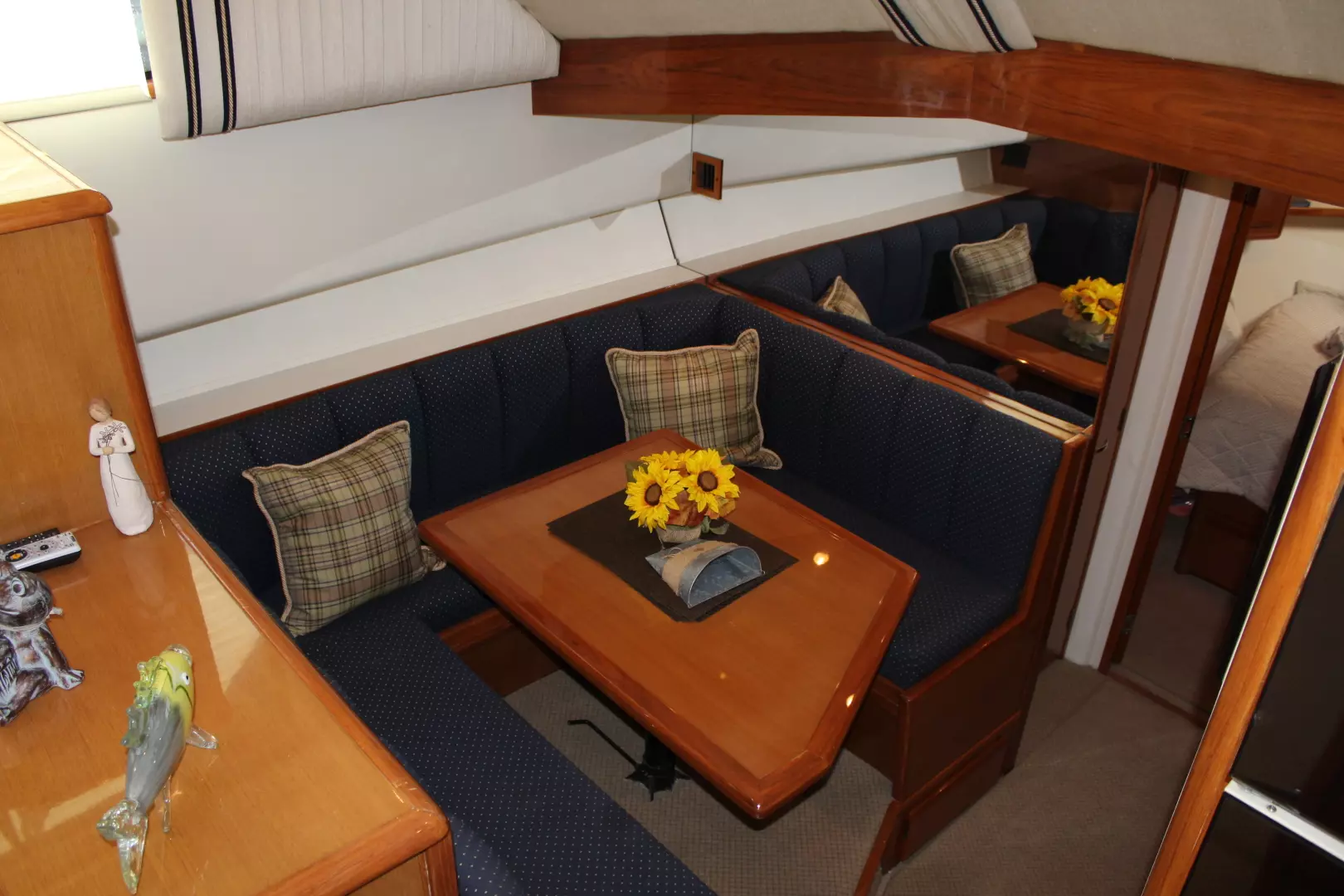 Viking 43 Convertible-2001-The Beast Amity Harbor-New York-United StatesDinette 1270031