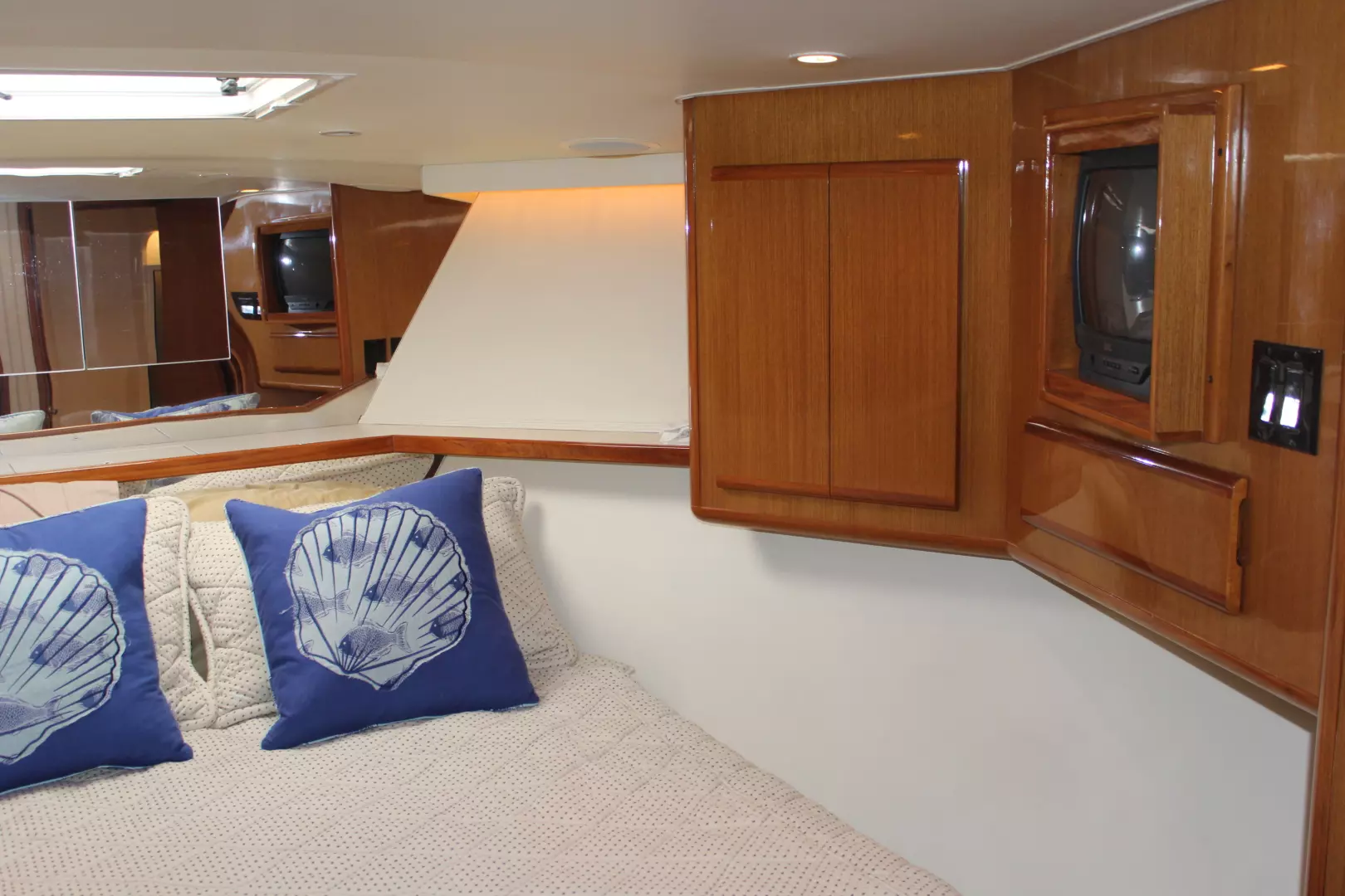 Viking 43 Convertible-2001-The Beast Amity Harbor-New York-United StatesMaster Stateroom  1270035