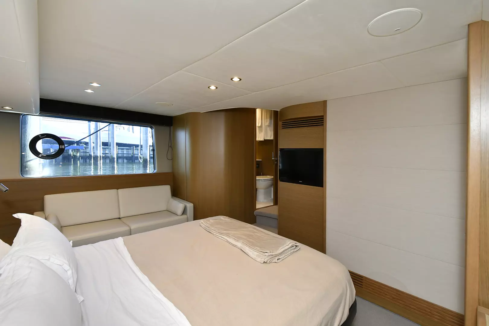 Princess 52 Flybridge-2016-About Time Montauk-New York-United StatesMaster Stateroom  1316575