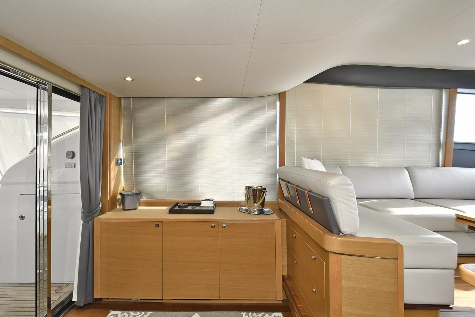 Princess 52 Flybridge-2016-About Time Montauk-New York-United StatesSalon  1316596
