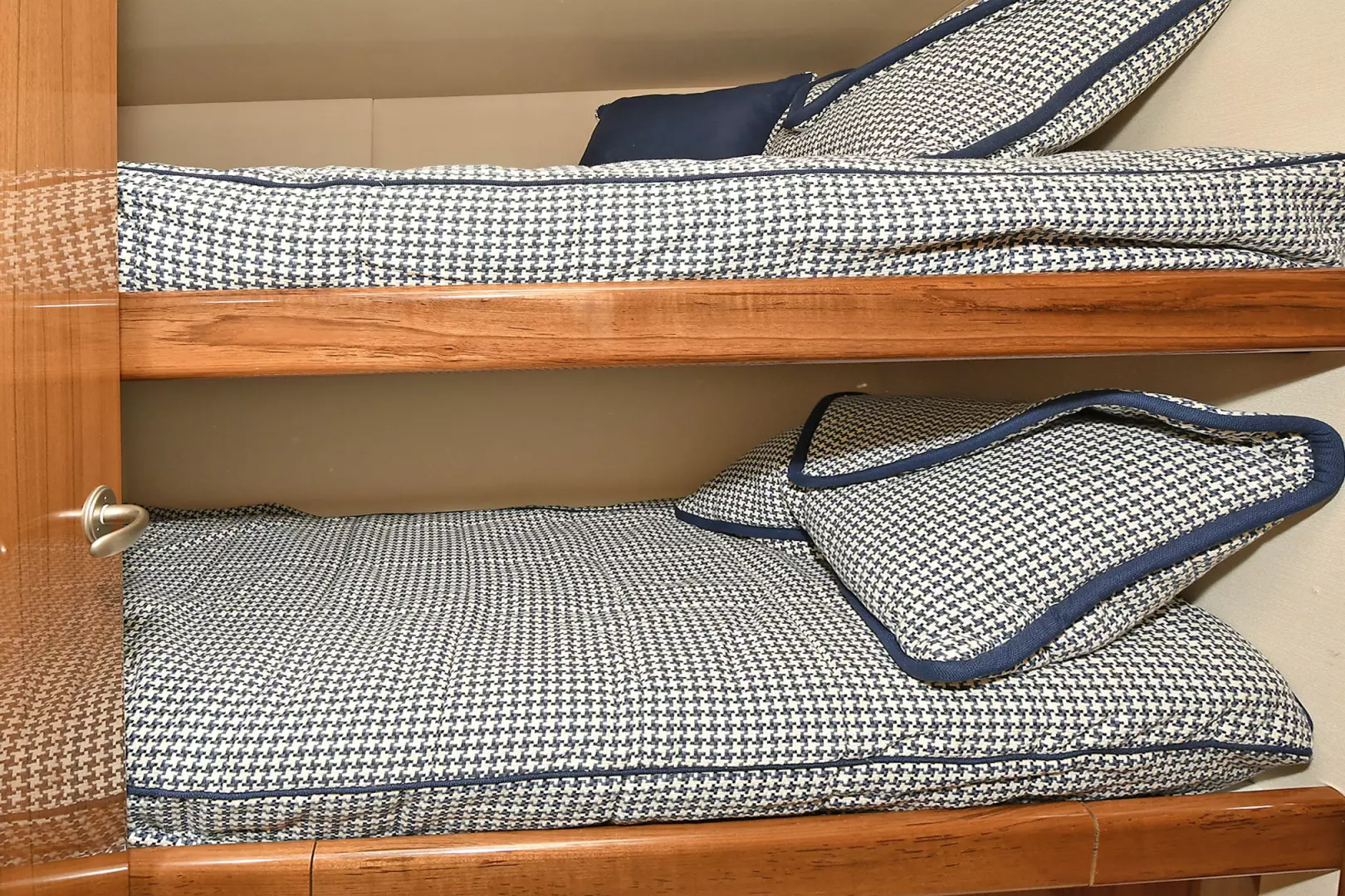 Viking 52 Convertible-2015-UTF Freeport-New York-United StatesGuest Stateroom  1337661