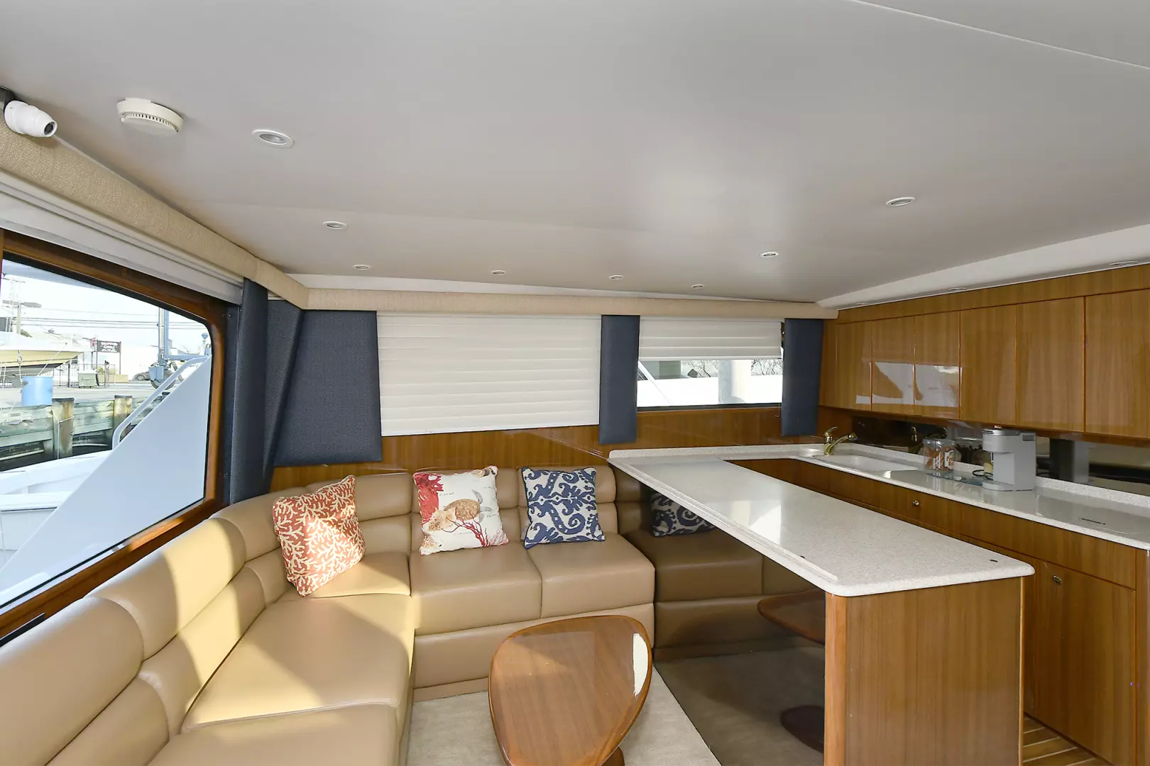 Viking 45 Convertible-2005-JACKPOT Montauk-New York-United StatesSalon  1341115