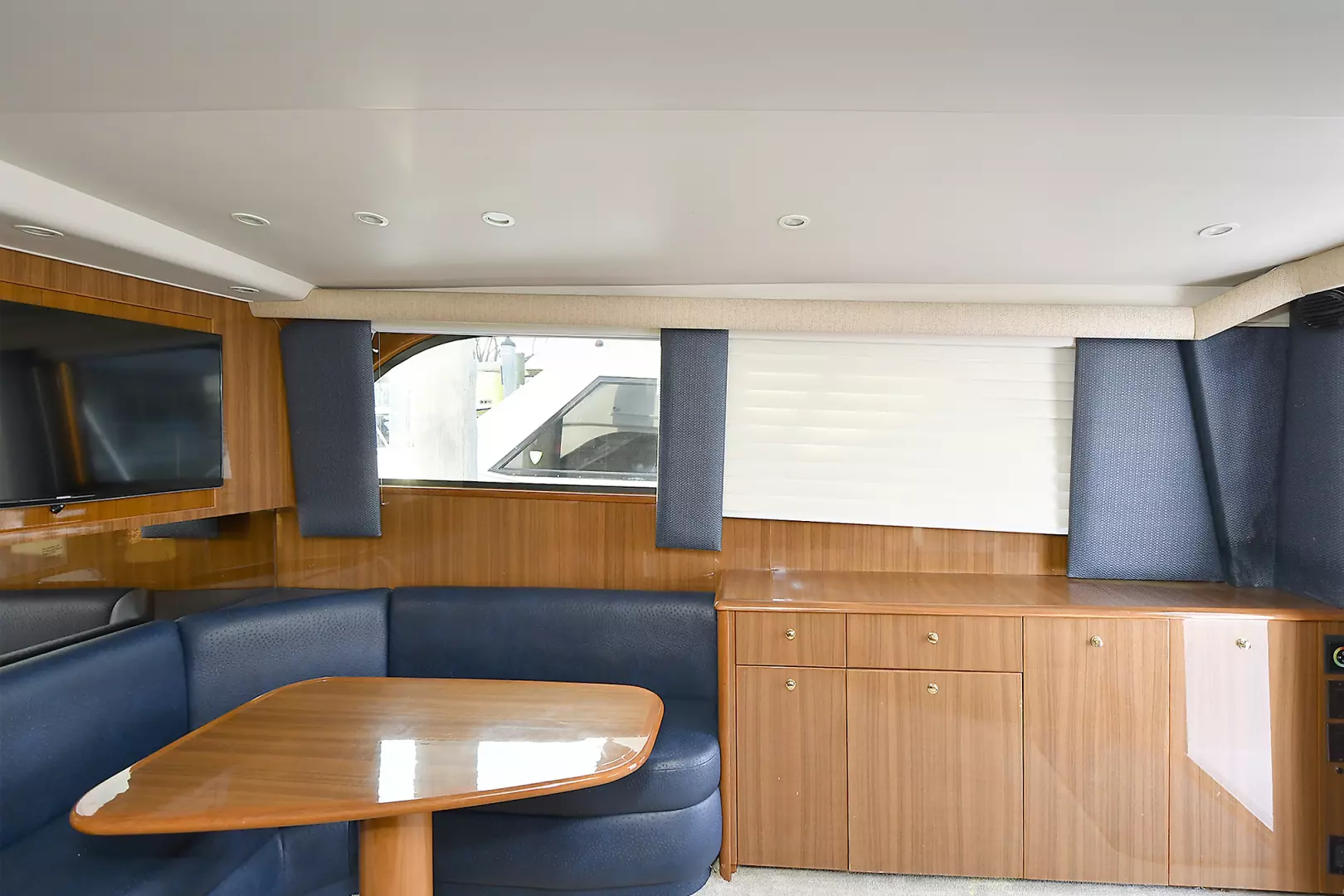 Viking 45 Convertible-2005-JACKPOT Montauk-New York-United StatesDinette 1341119