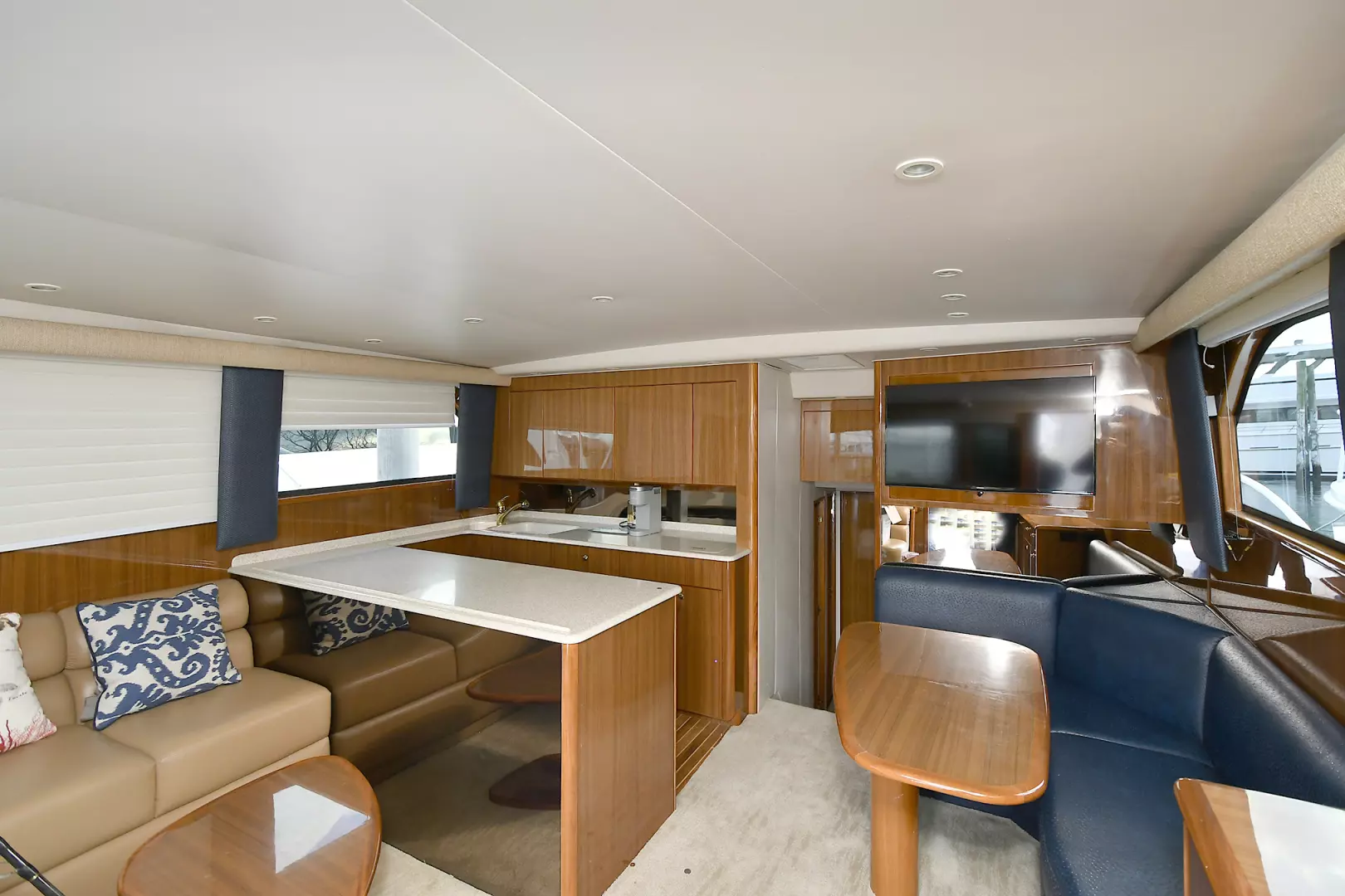 Viking 45 Convertible-2005-JACKPOT Montauk-New York-United StatesSalon  1341120