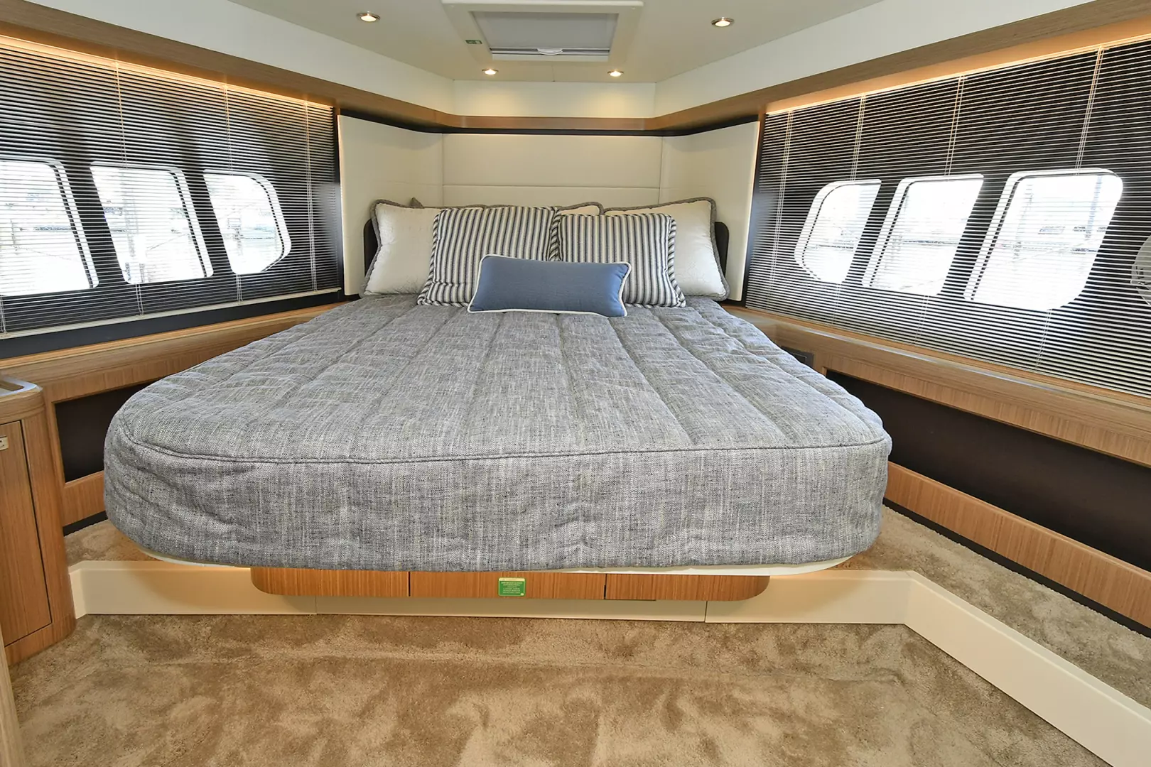 Absolute Fly-2019  Staten Island-New York-United StatesVIP Stateroom  1451501