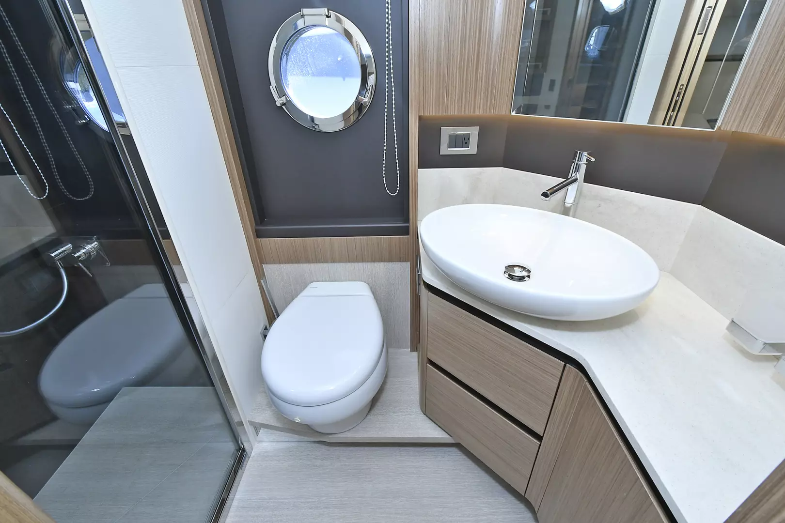 Absolute Fly-2019  Staten Island-New York-United StatesMaster Head 1451517