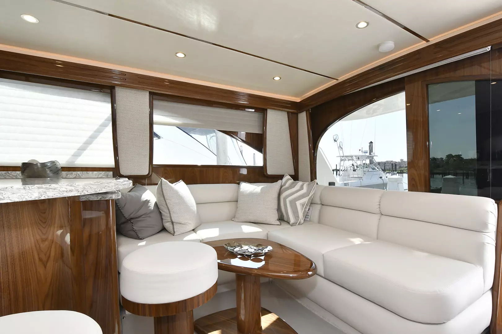 Viking 48 Convertible-2019 -Norwalk-Connecticut-United StatesSalon 1479202