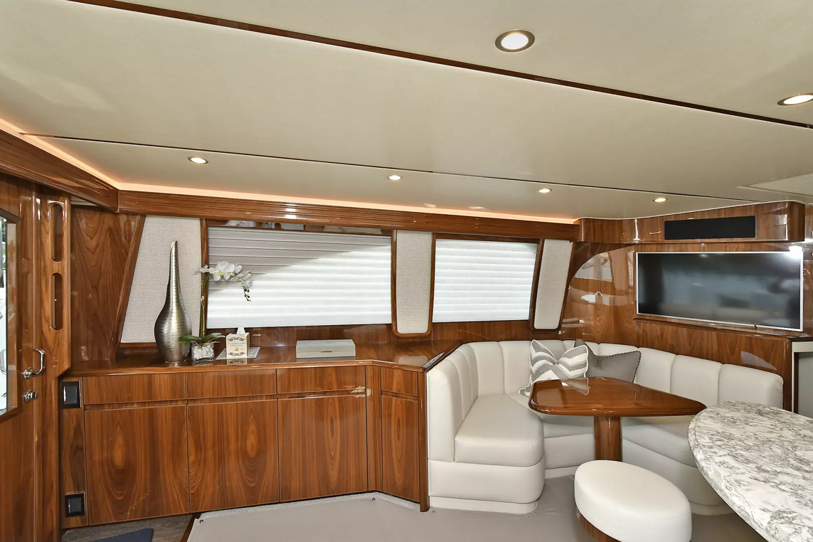 Viking 48 Convertible-2019 -Norwalk-Connecticut-United StatesDinette 1479199