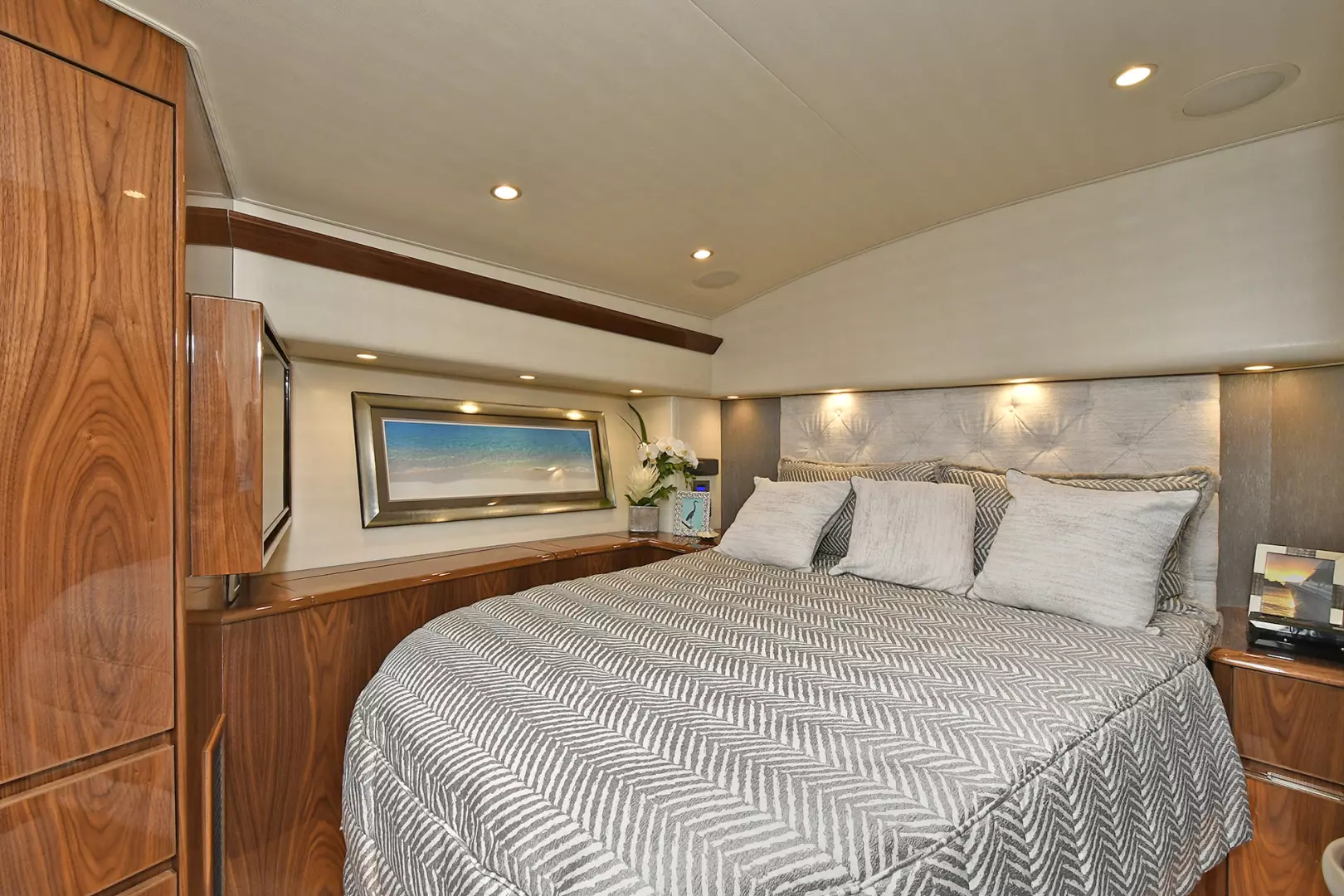 Viking 48 Convertible-2019 -Norwalk-Connecticut-United StatesMaster Stateroom  1479249