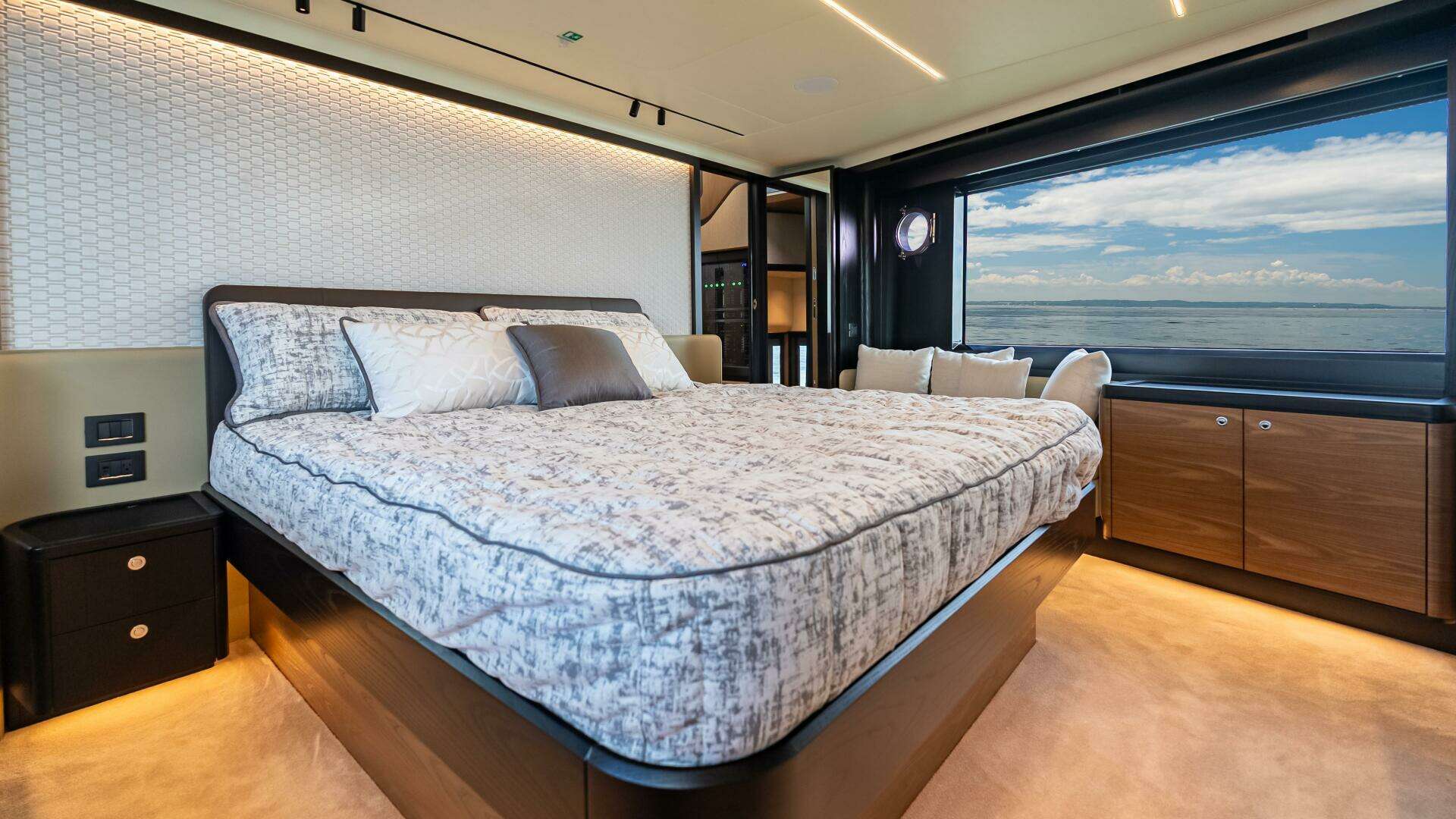 Absolute Navetta 64-2025-IN STOCK  IMMEDIATE DELIVERY Staten Island-New York-United States 5313050