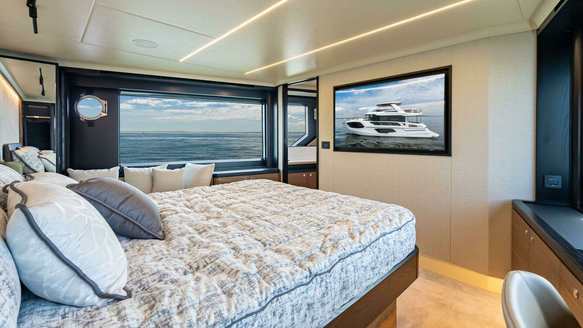 Absolute Navetta 64-2025-IN STOCK  IMMEDIATE DELIVERY Staten Island-New York-United States 5313053
