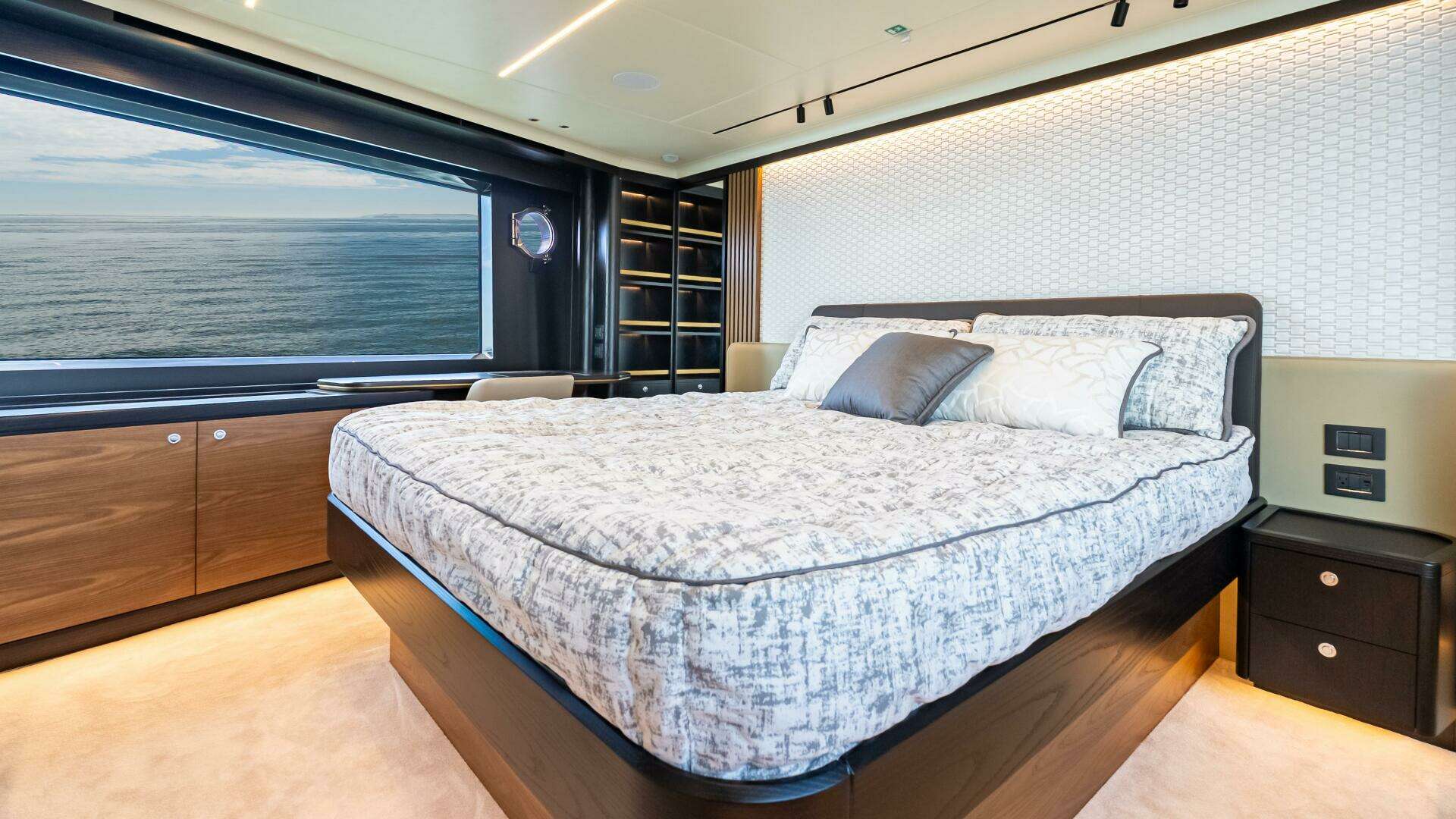 Absolute Navetta 64-2025-IN STOCK  IMMEDIATE DELIVERY Staten Island-New York-United States 5313054