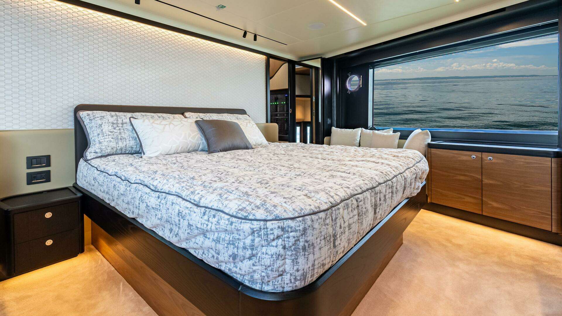 Absolute Navetta 64-2025-IN STOCK  IMMEDIATE DELIVERY Staten Island-New York-United States 5313052