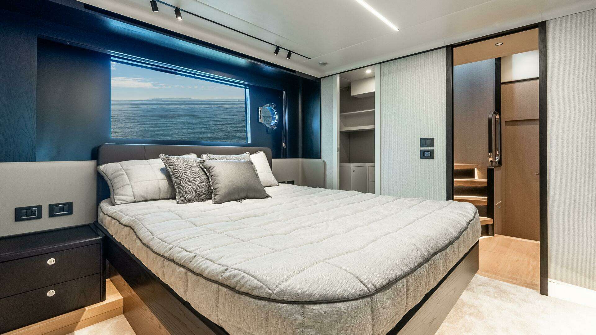 Absolute Navetta 64-2025-IN STOCK  IMMEDIATE DELIVERY Staten Island-New York-United States 5313030